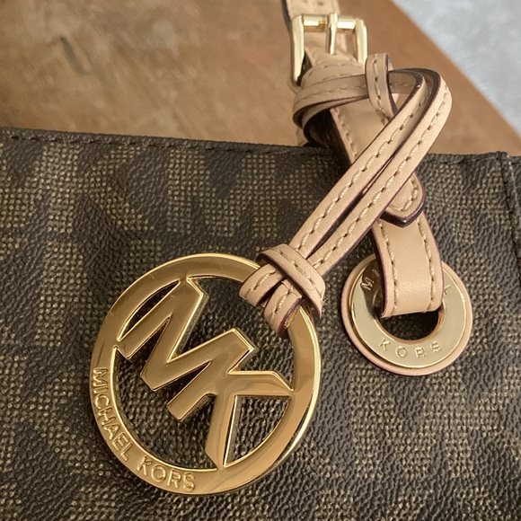 Michael Kors Jet Set Signature Tote Bag w/Dust Bag Like New! - Picture 5 of 11